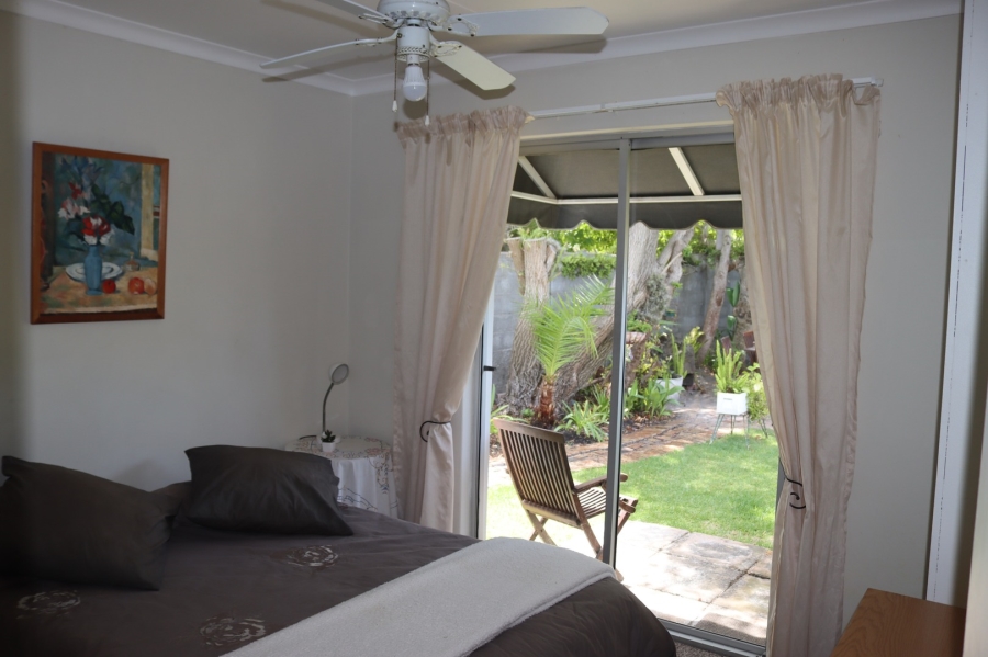 To Let 4 Bedroom Property for Rent in Kleinmond Western Cape